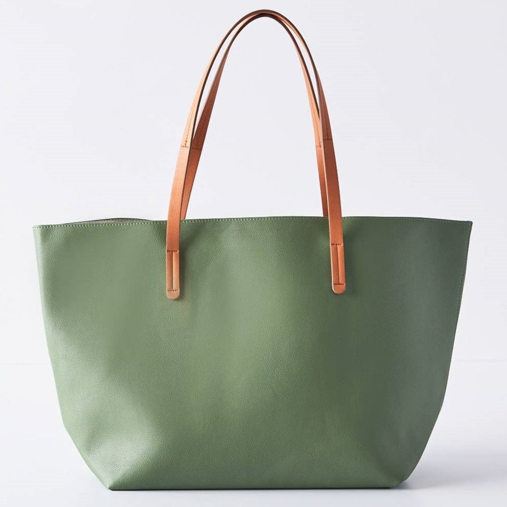 ⭐️Vegan Leather Tote
